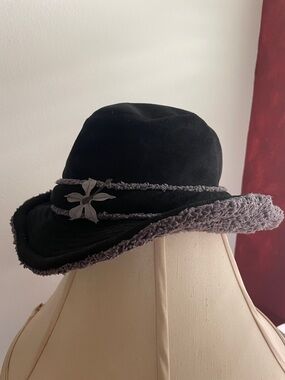 Shred Alert
Black Women's Suede Bucket Hat with Gray Trim one size shapable